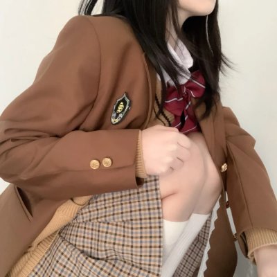 年轻女子